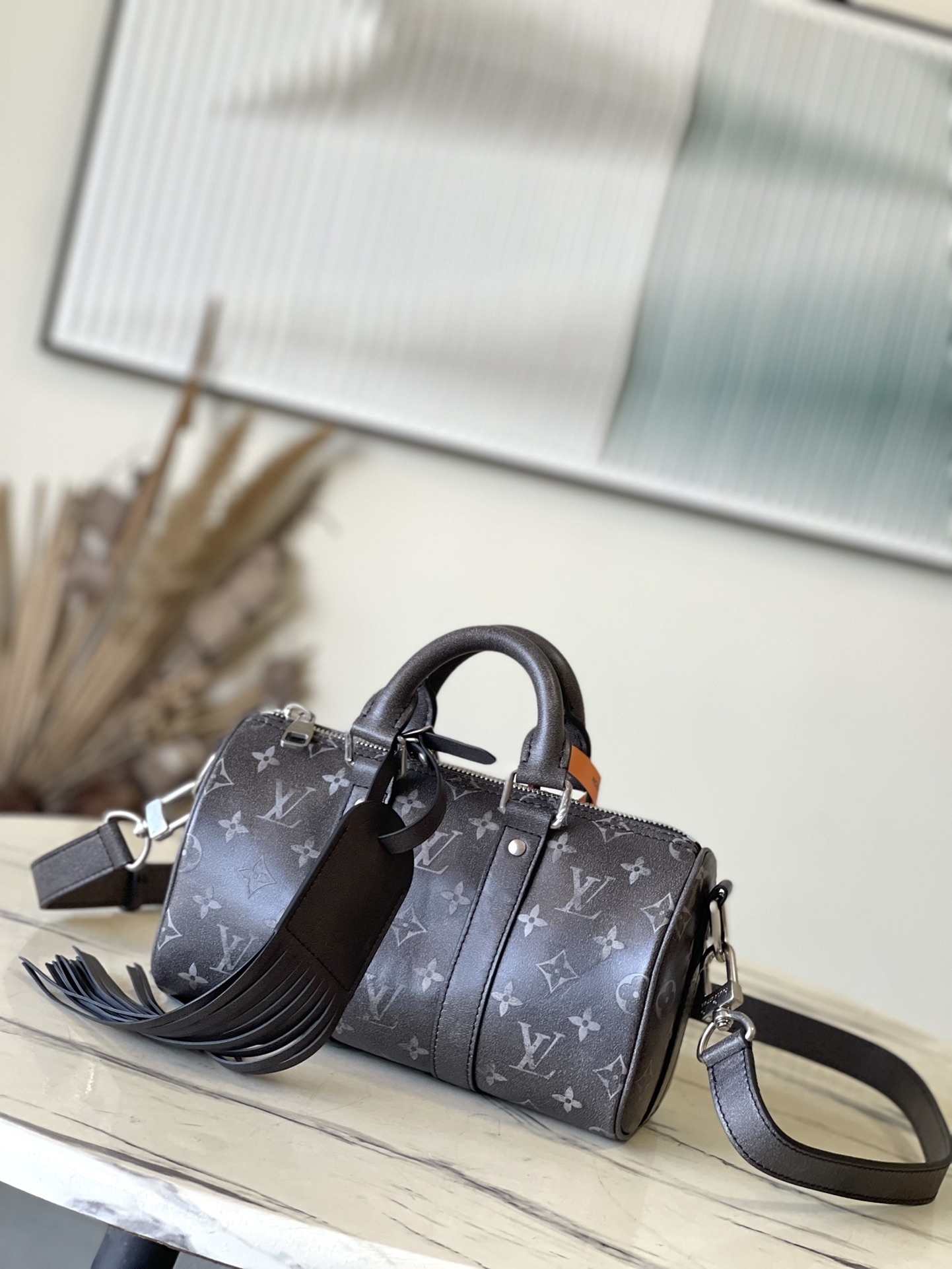 LV  Messenger bag