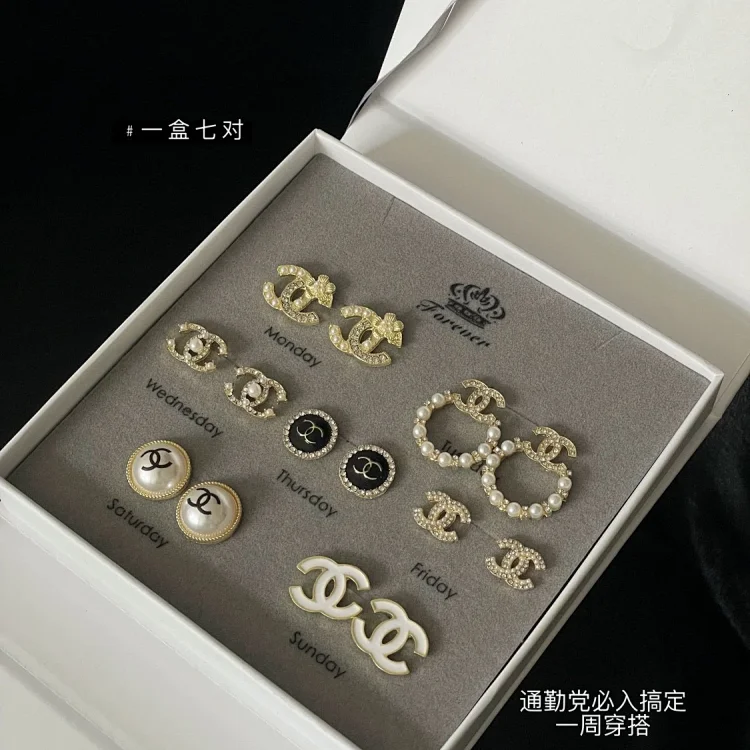 Gucci 7-day earring gift box
