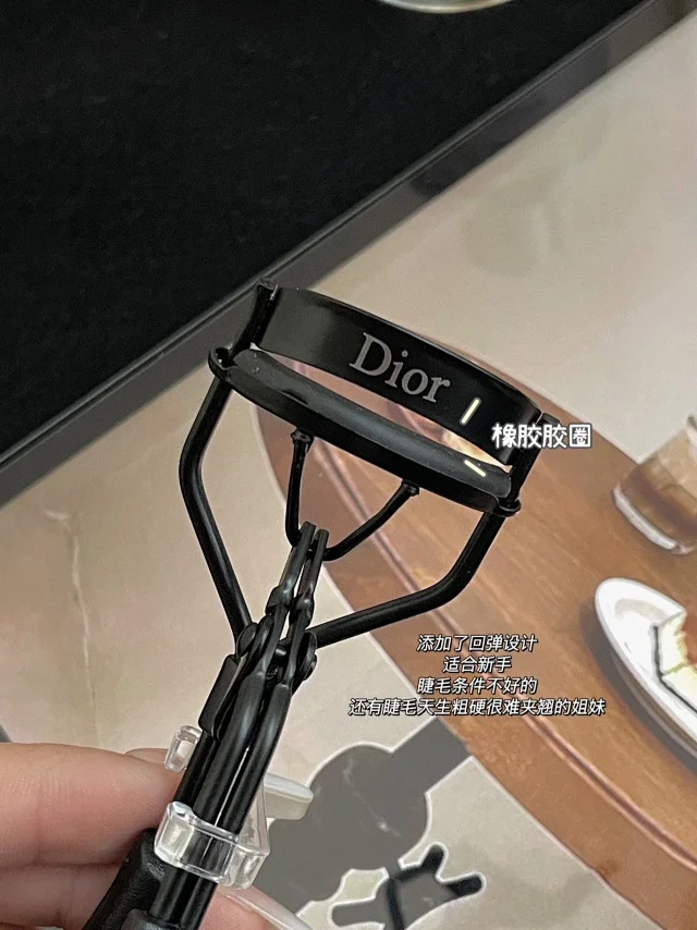 Dior trendy eyelash curler