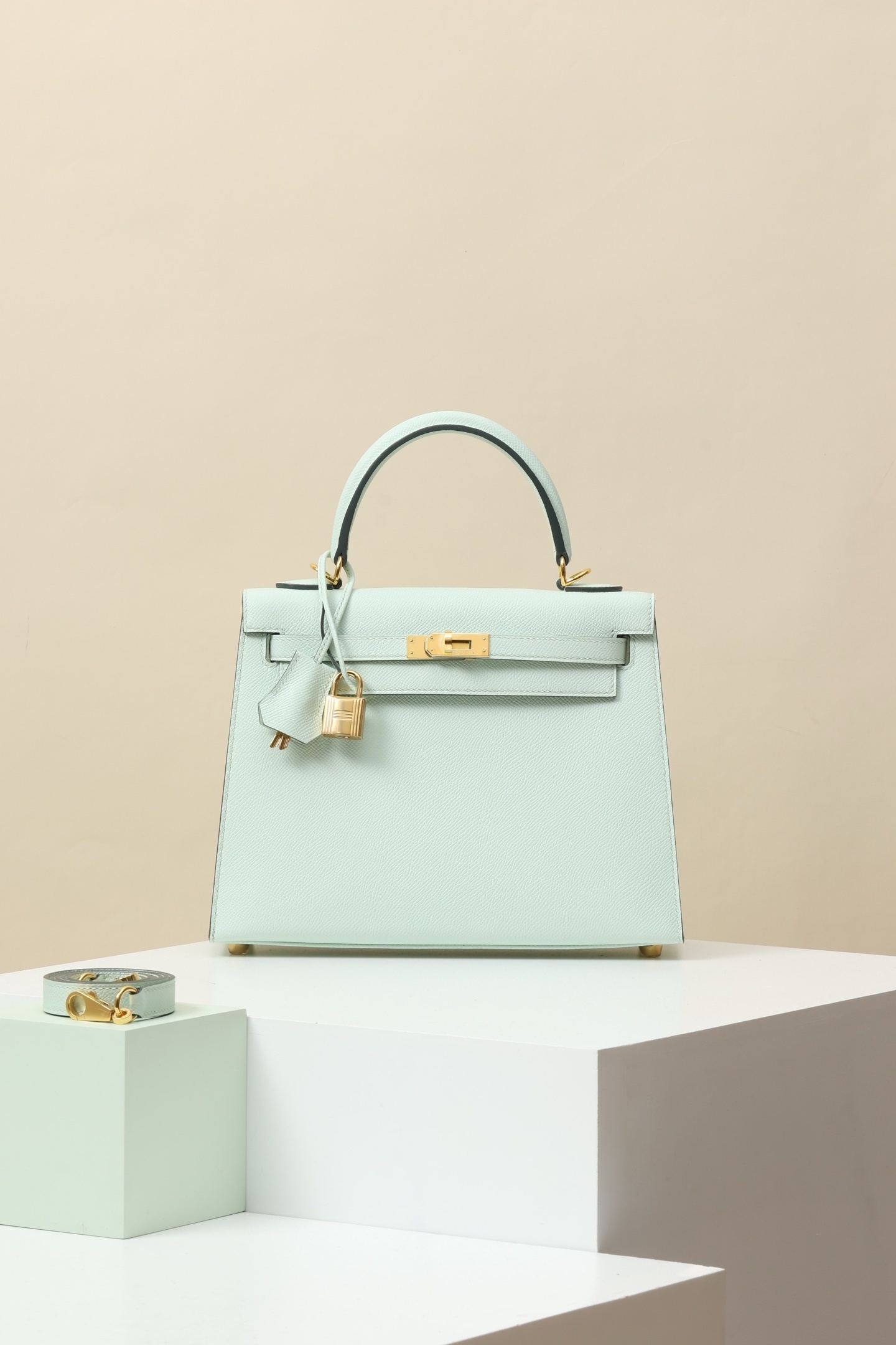 Hermès  Green Unused Kelly 25 Bag Pisto Green