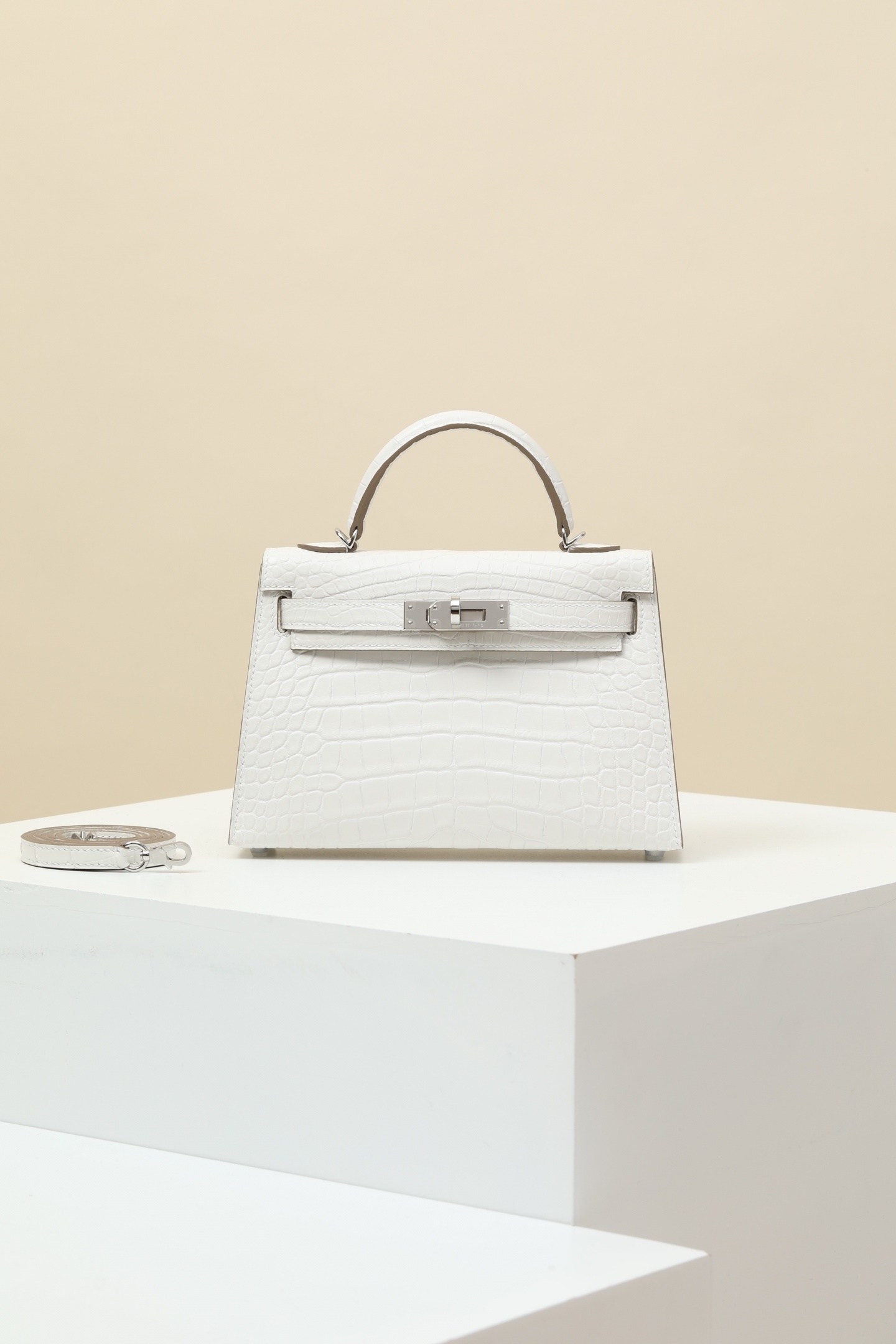 Hermes Kelly 35 Handbag white