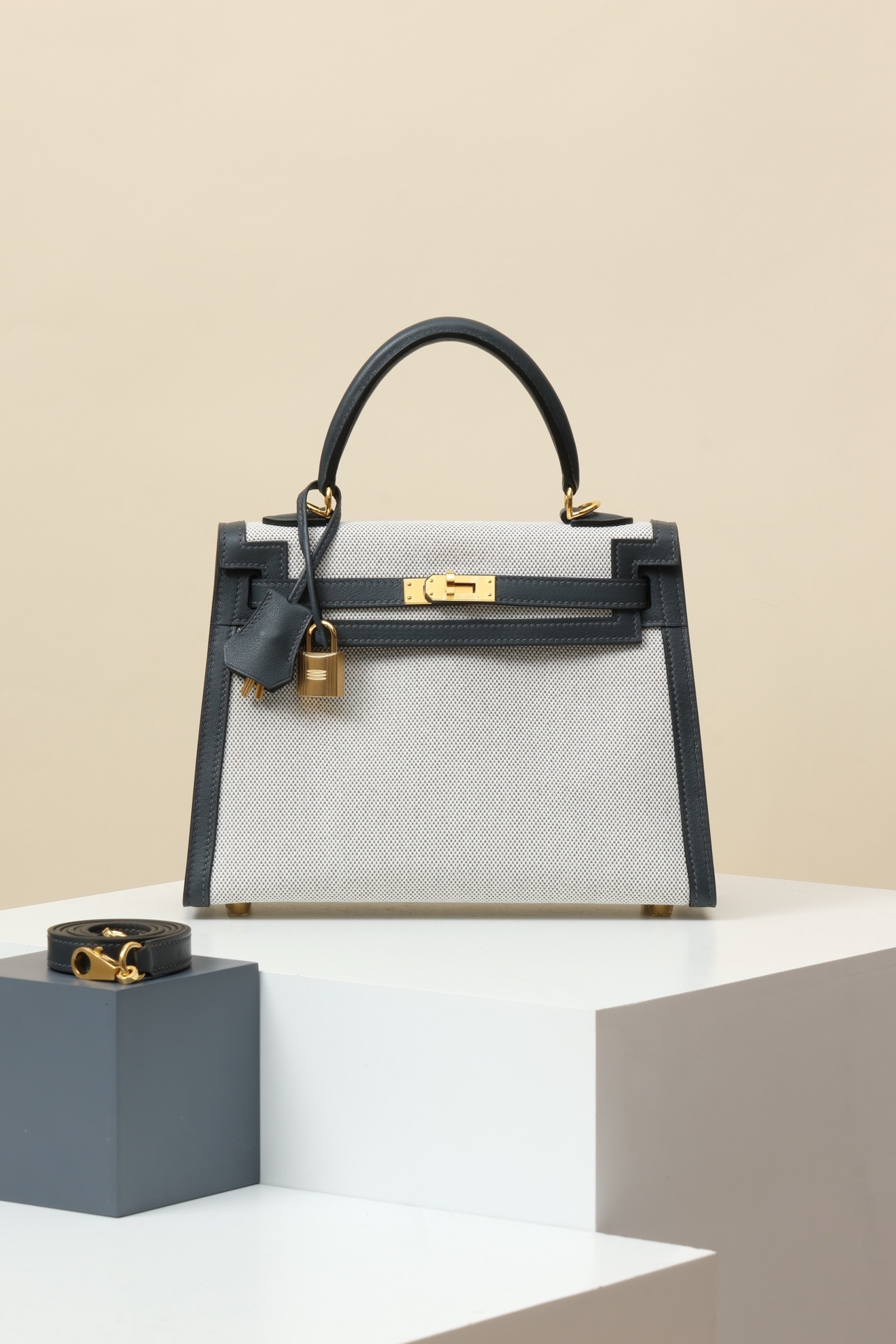 Hermès Kelly 25 Handbag White