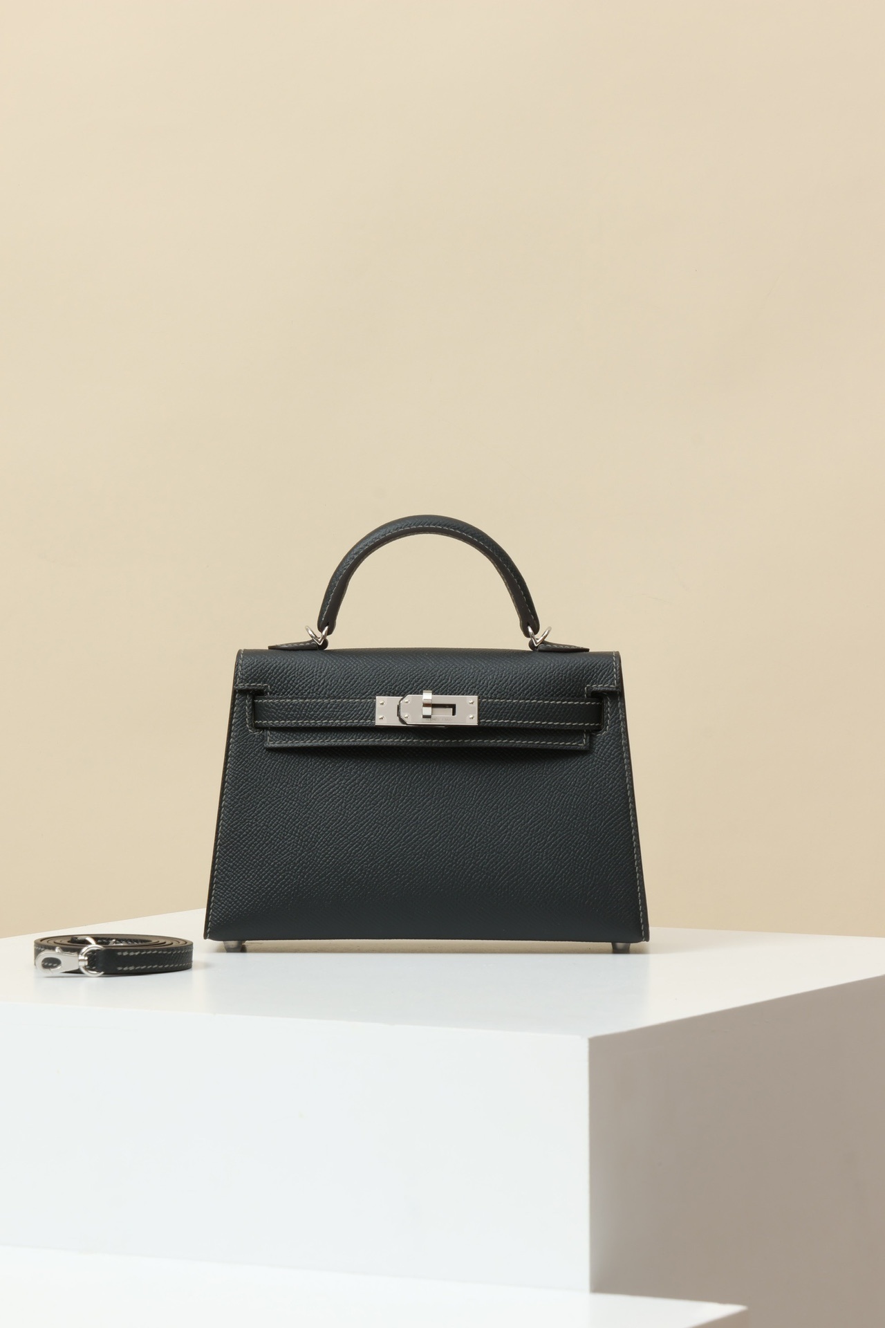 Hermes kelly Virevolte bag black