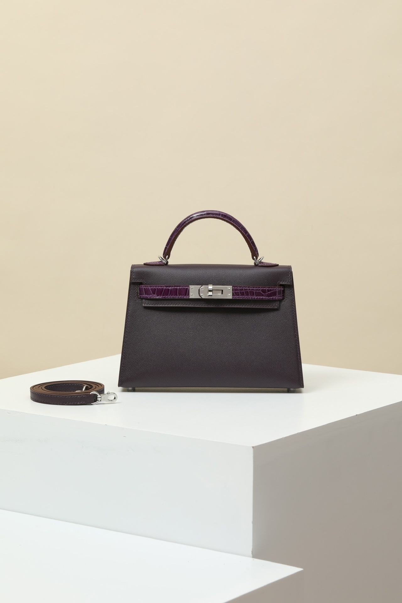 Hermes Kelly 20 Cassis bag