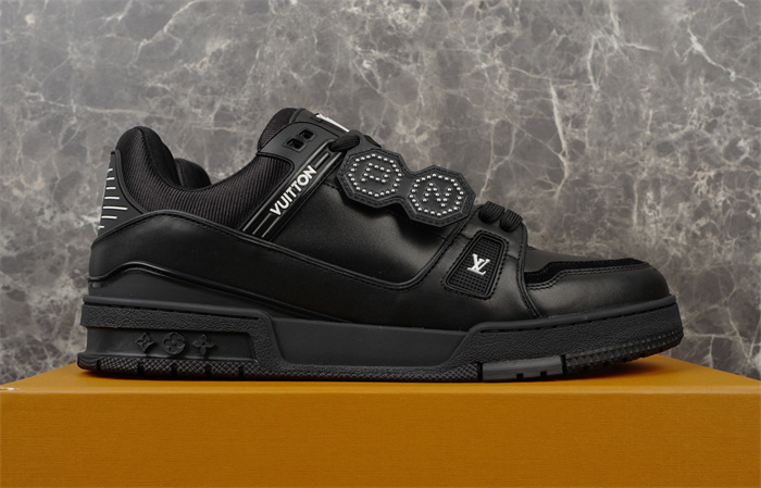 LV Runner Tatic Sneaker black