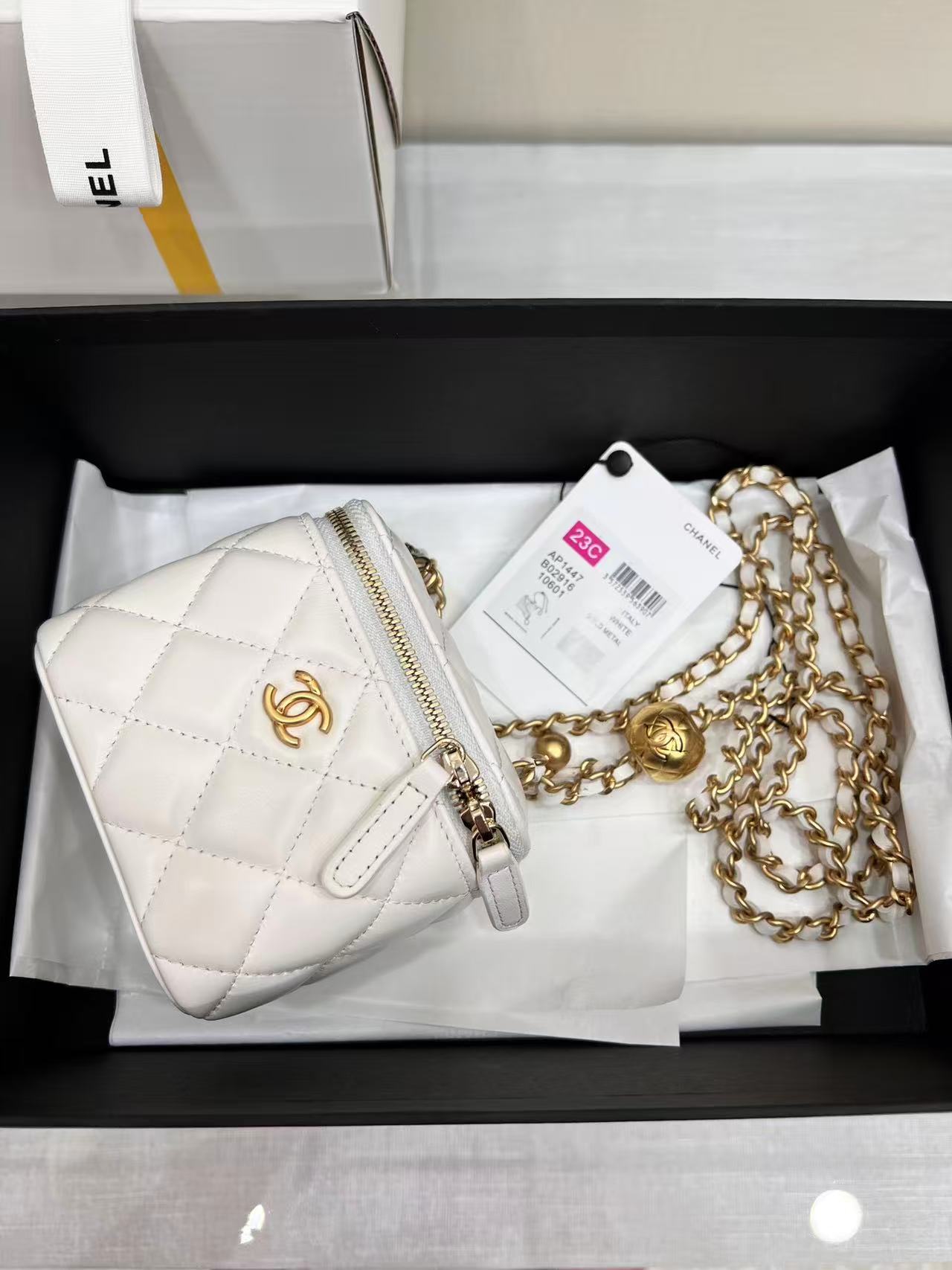 Chanel Classic small vanity with chain - grained shiny white