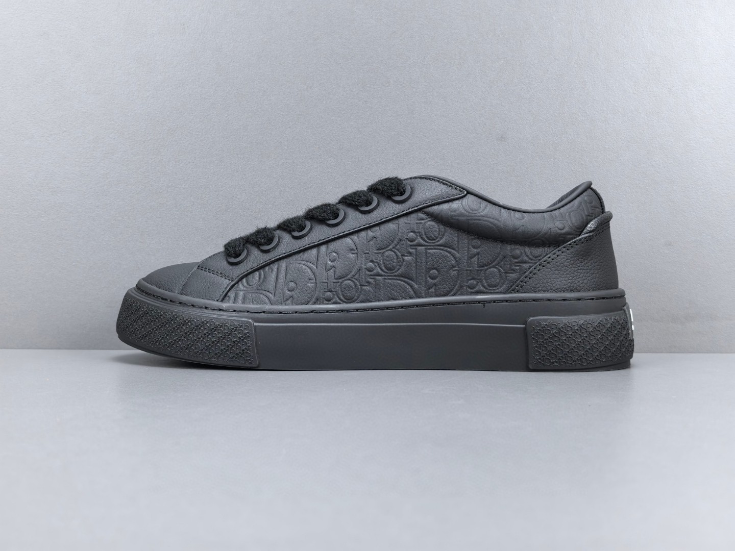 Dior mens B33 Spin Sneaker Black Smooth Calfskin And Dior Oblique Jacquard