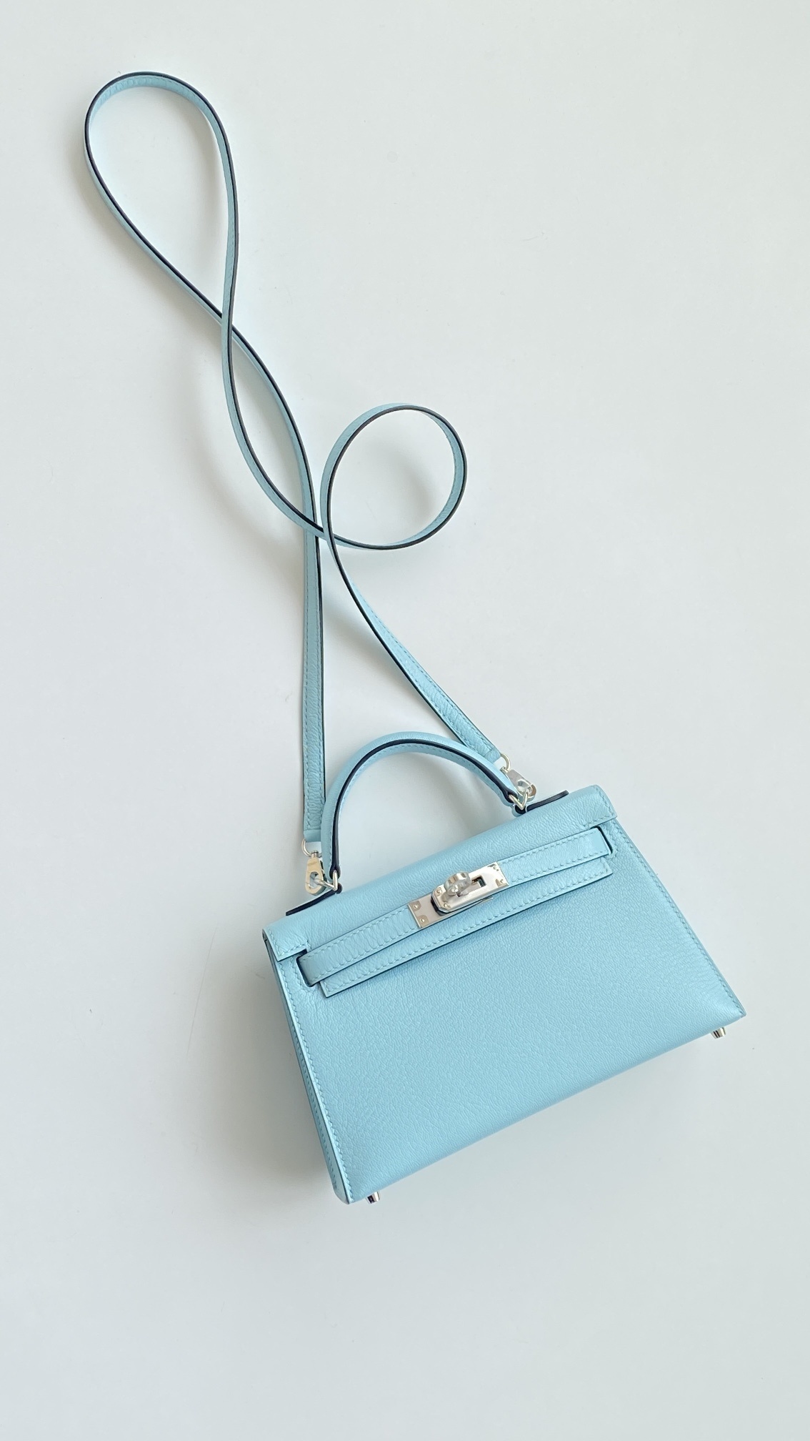 Hermès  Mini Lindy Shoulder Bag