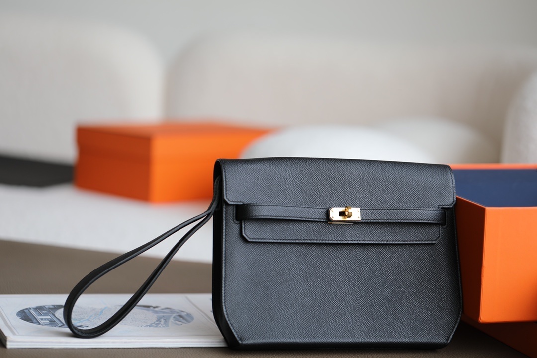 Hermes Kelly Depeches 25 Pouch in Black
