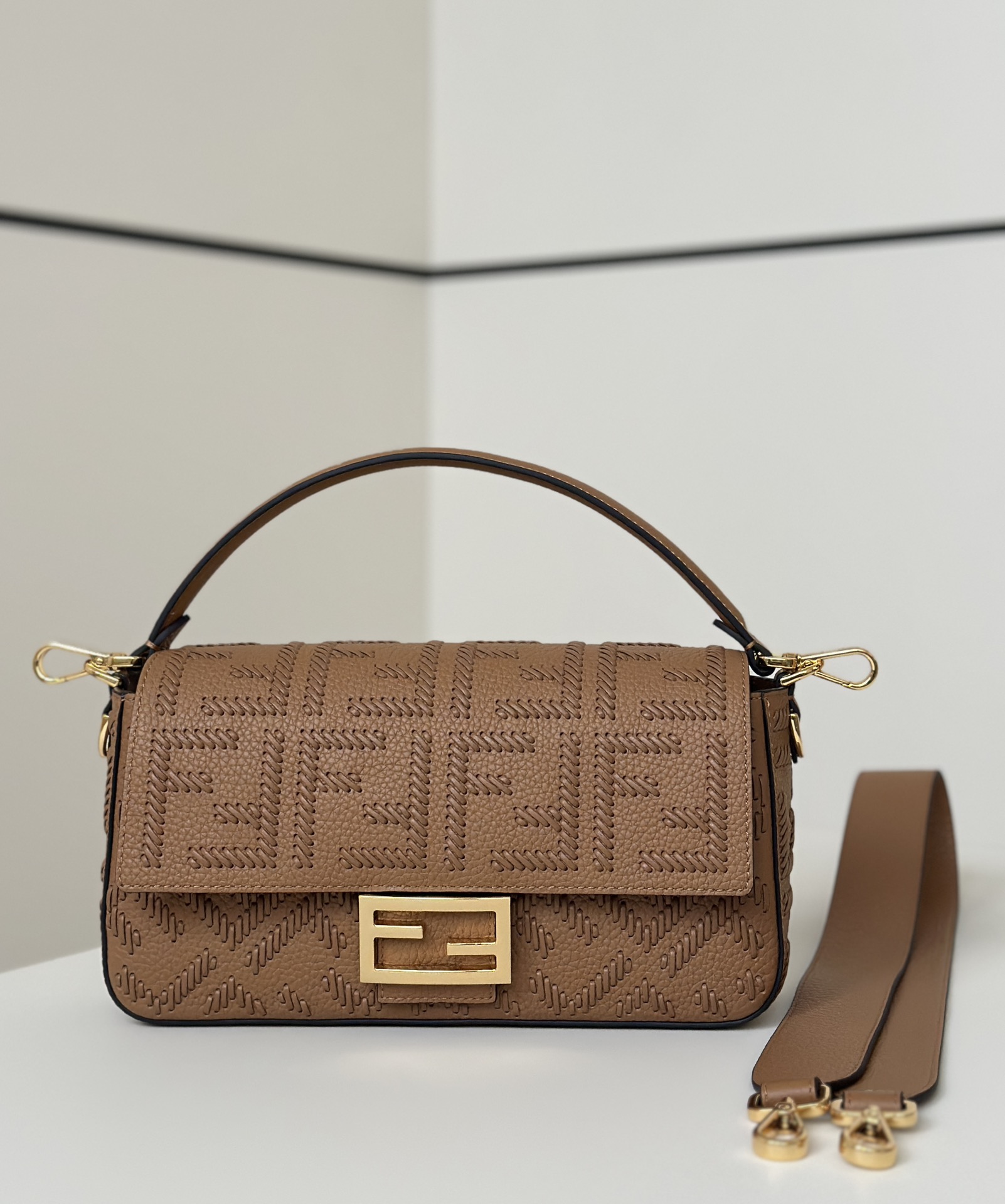 Fendi Baguette 27x6x15cm shoulder bag