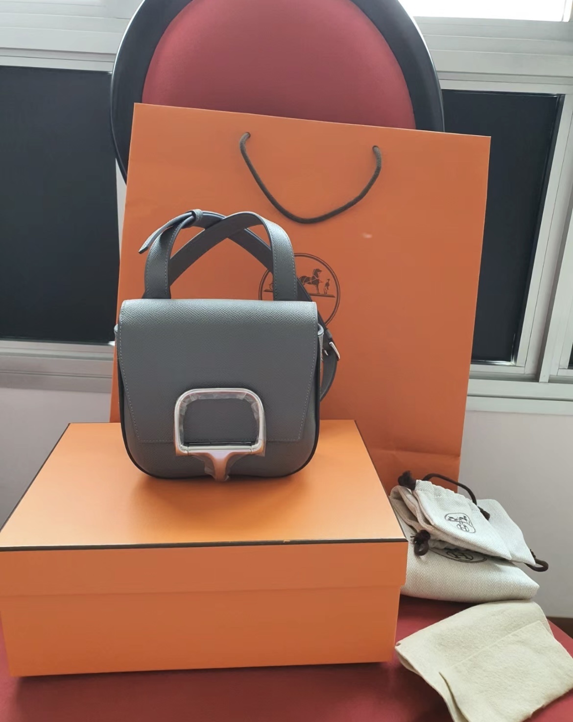 Hermes Brown Taurillon Clemence Leather Lindy 26 Shoulder Bag