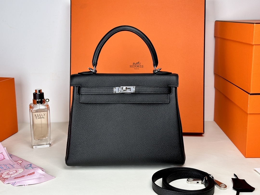 Hermes Constance Lindy Bag black