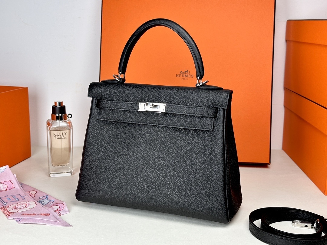 Hermes Constance Lindy Bag black