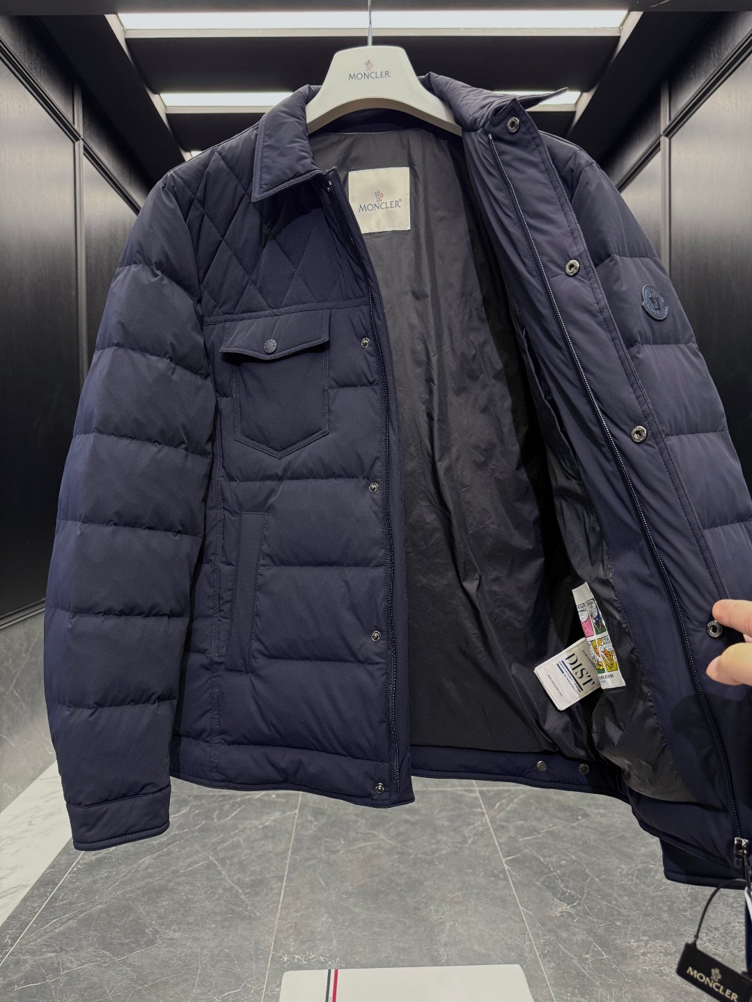 Moncler men's down jacket padded / insulated jacket classic collar and front pocket