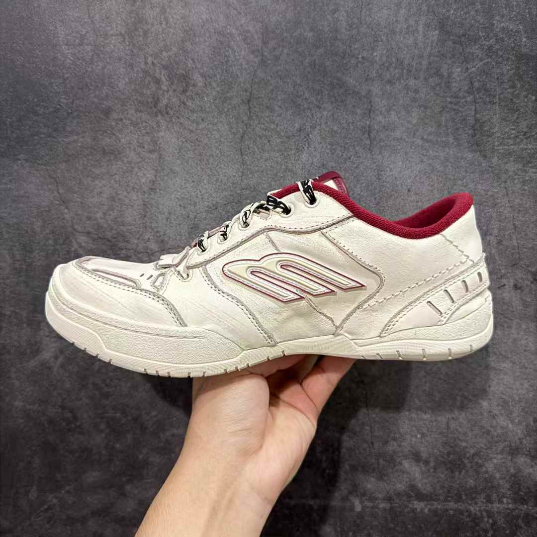 Balenciaga Men's Hamptons Worn-Out Off White / Red Low Top Sneaker