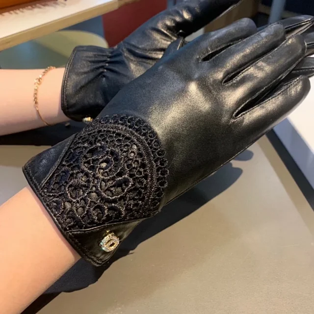 Dior lace touch screen gloves