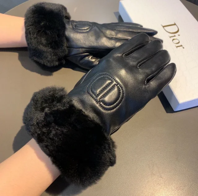 Dior's new autumn and winter lazy rabbit fur CD sheep skin embroidered gloves