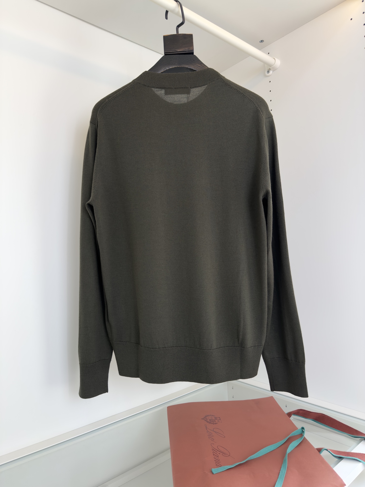 Loro Piana Crewneck Ice Wish sweater in navy blue