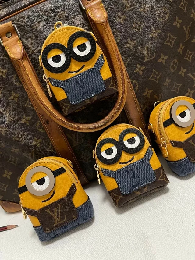 Mini Minions keychain pendant crossbody bag