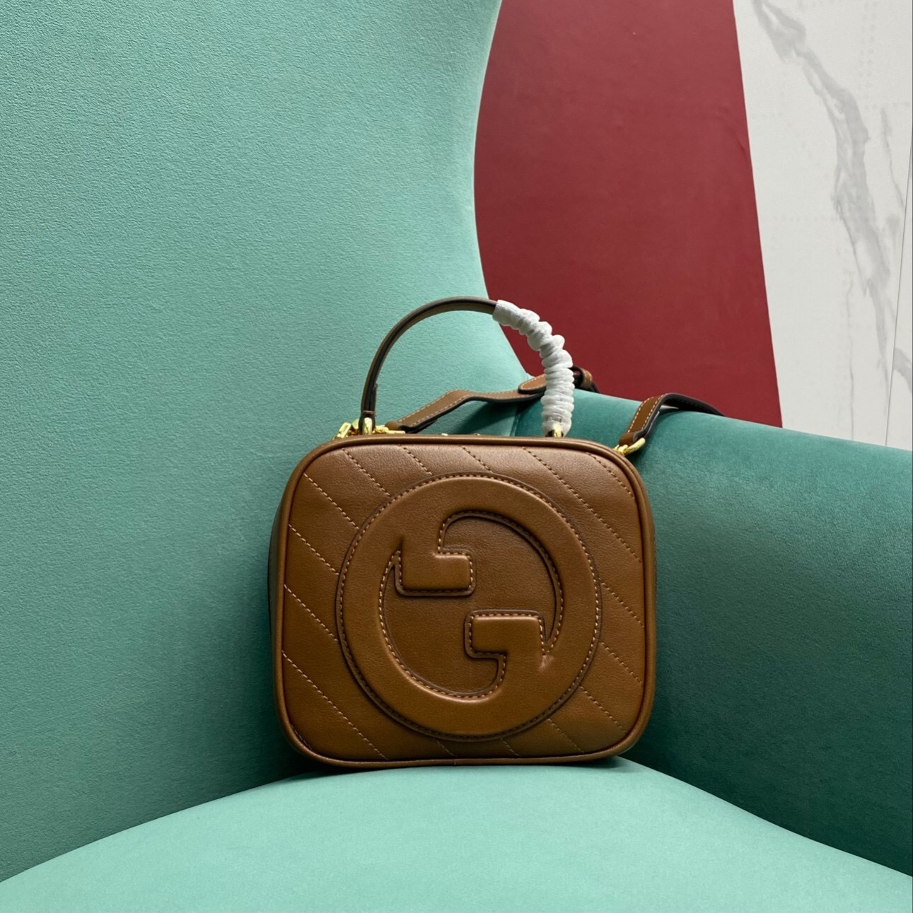 Gucci Blondie medium top handle bag in brown leather.