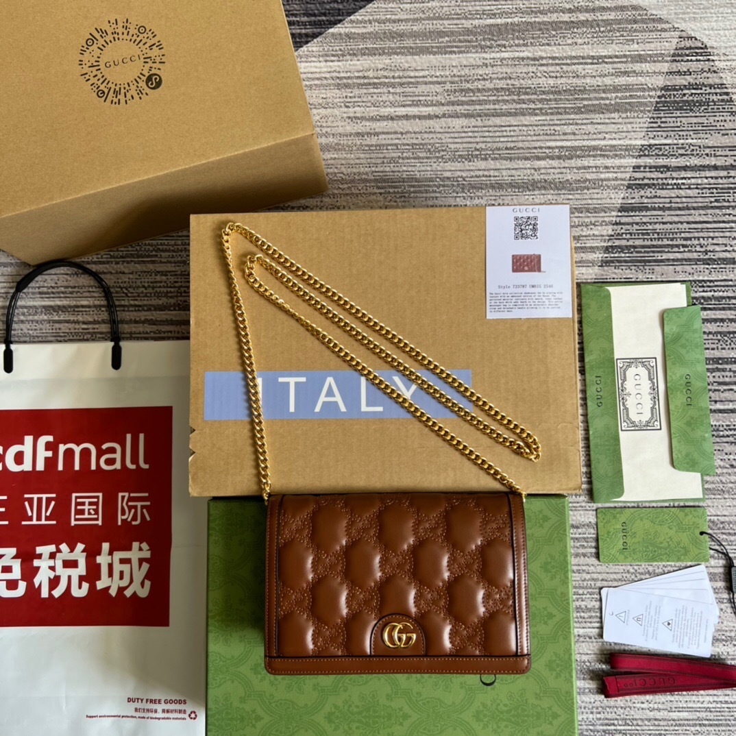 Gucci GG Matelasse chain Zip-Around Wallet