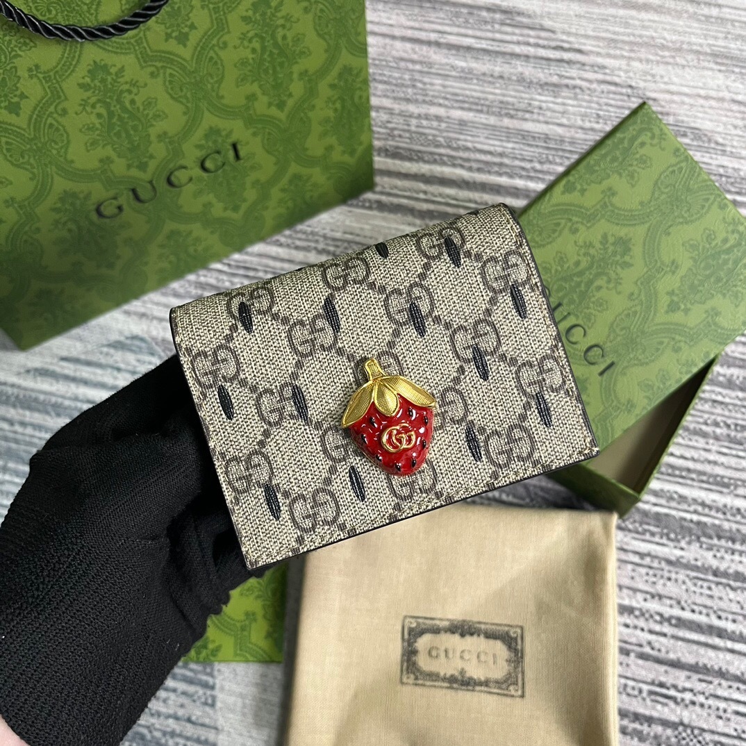 Gucci GG Supreme canvas Strawberry Wallet