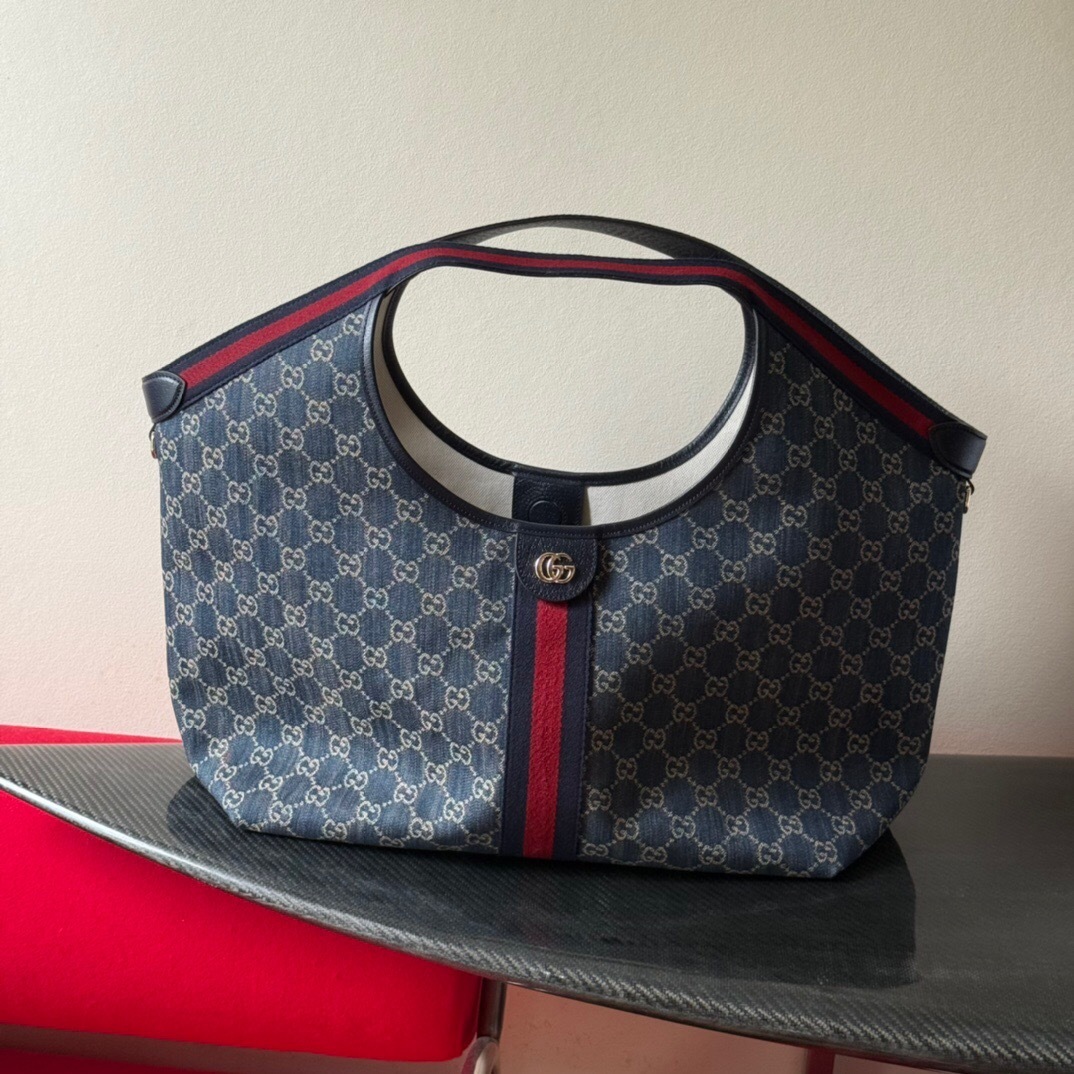 Gucci Giglio Large Tote Bag in blue and white GG denim