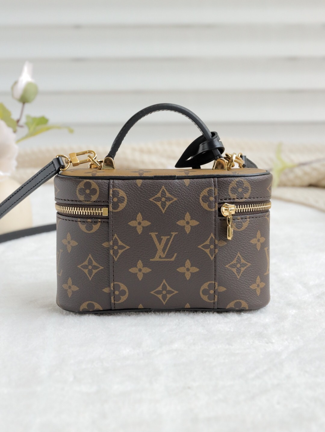 LV Vanity Chain Pouch Autruche - Wallet