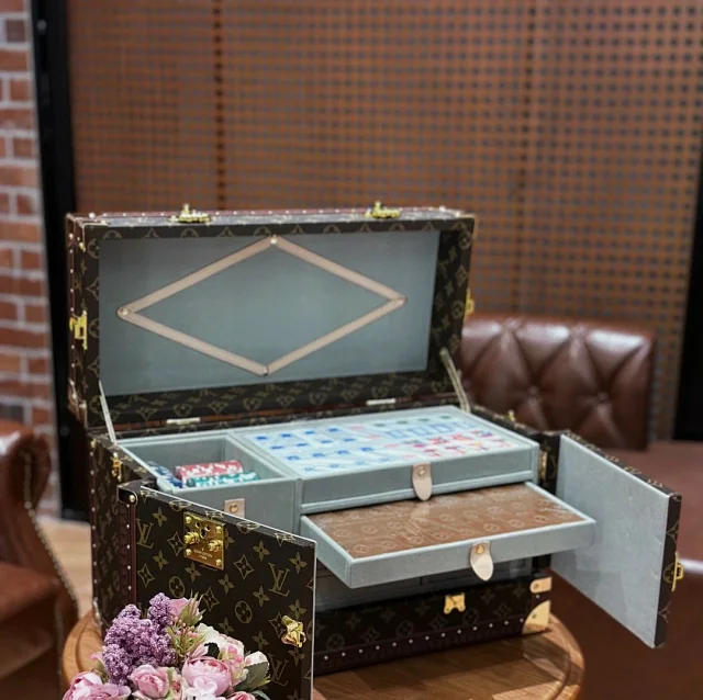 LV hard case
