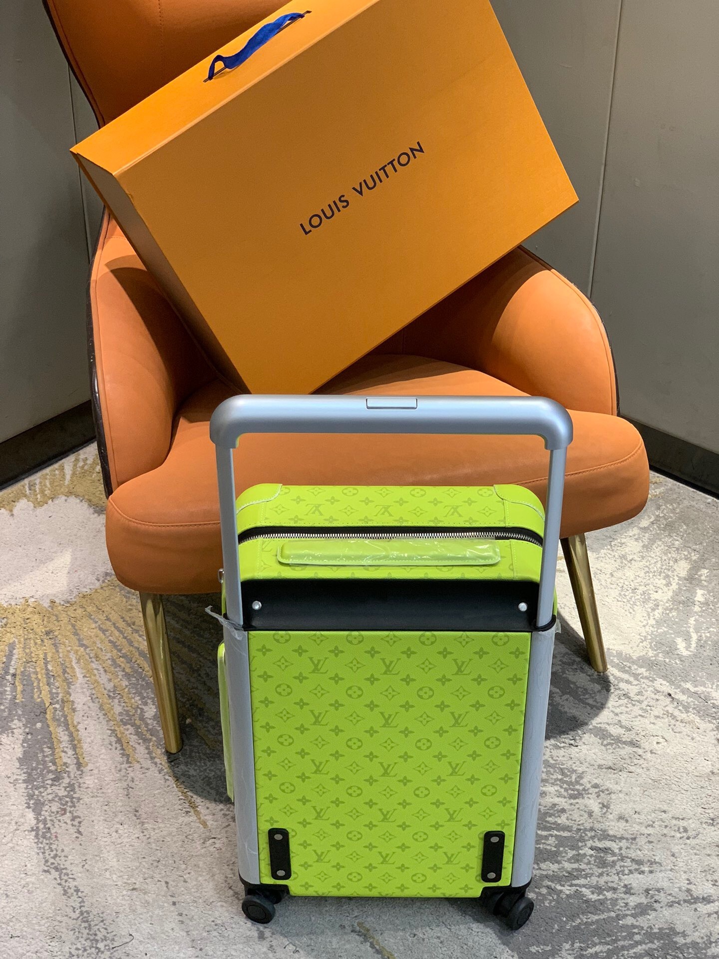 LV Horizon 55 Taurillon Monogram neon yellow trolley bag