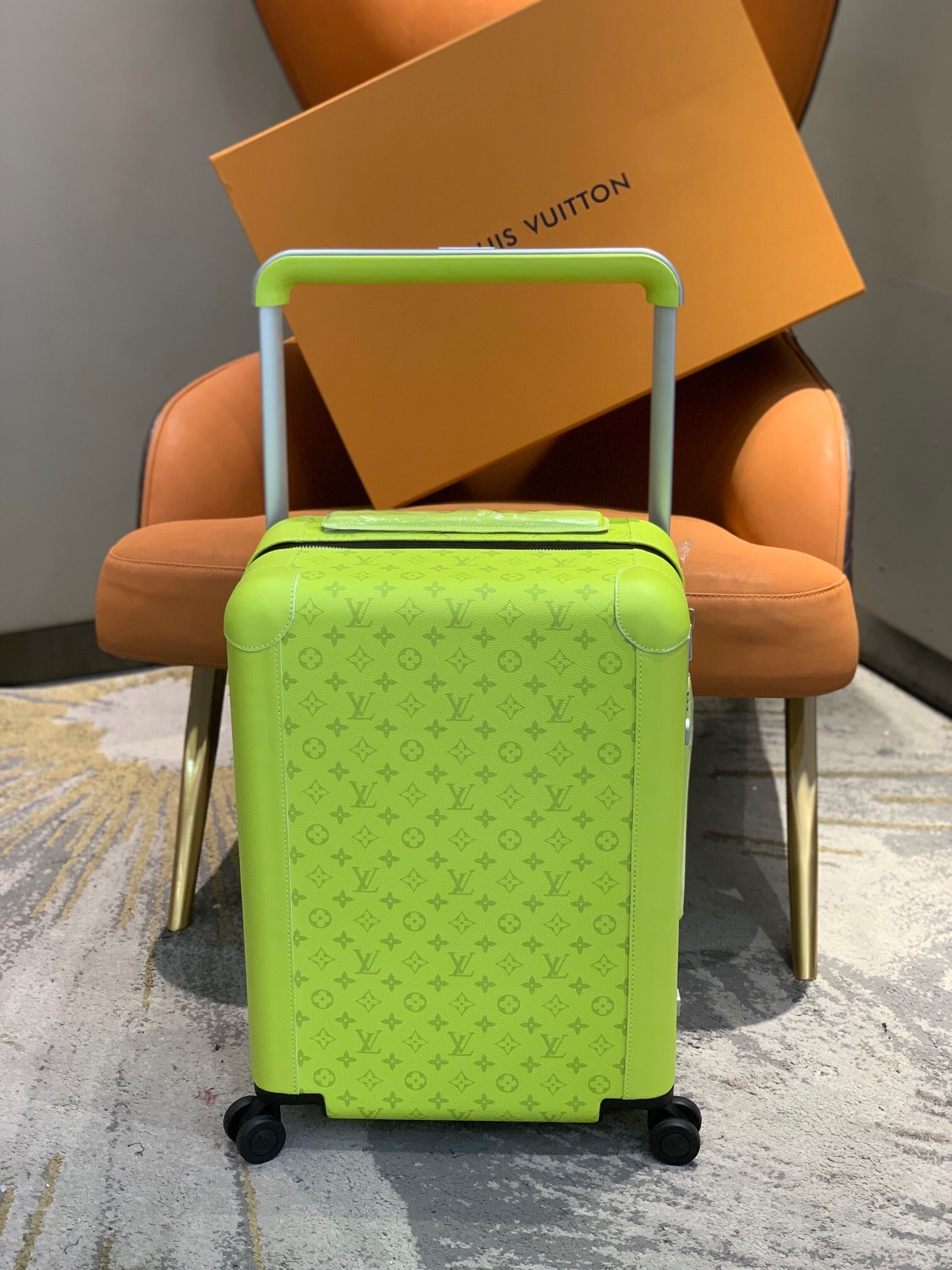 LV Horizon 55 Taurillon Monogram neon yellow trolley bag