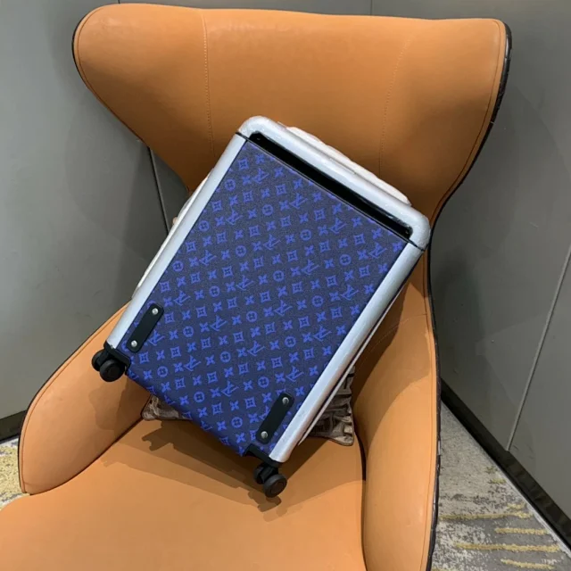 LV four-wheeled luggage