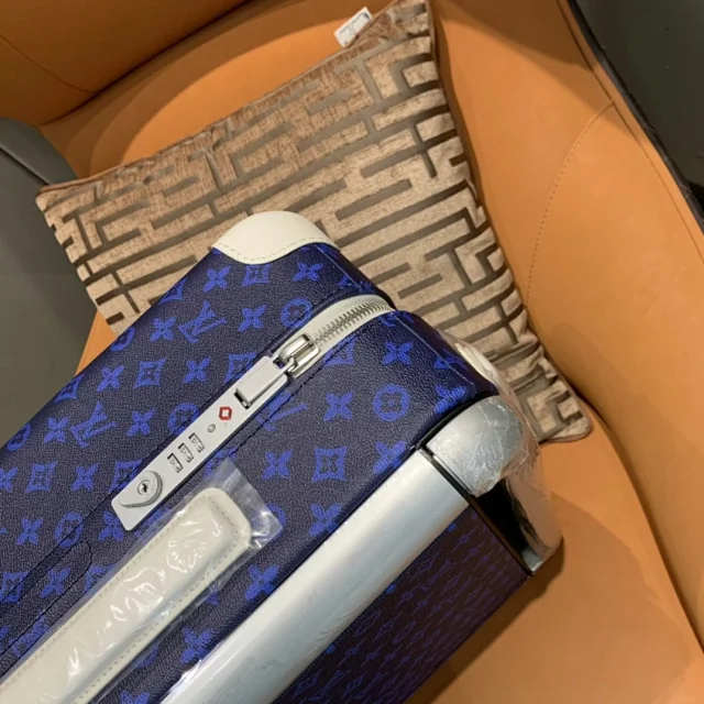 LV four-wheeled luggage