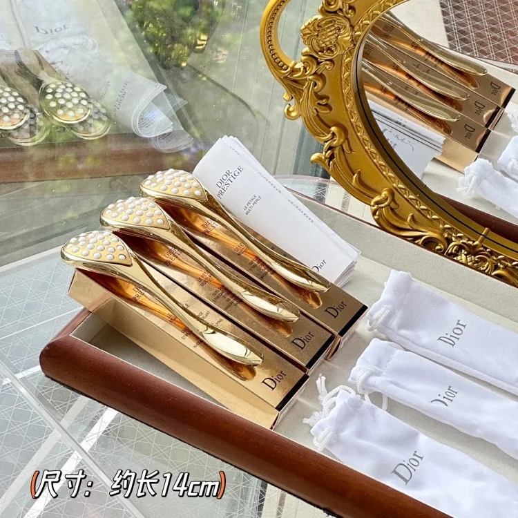 Dior's new Prestige Modeling Duo Petal Massager
