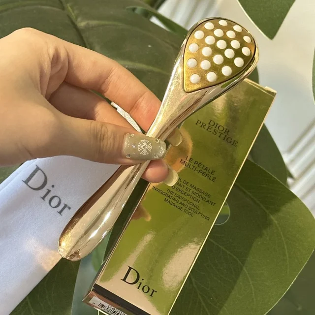 Dior's new Prestige Modeling Duo Petal Massager