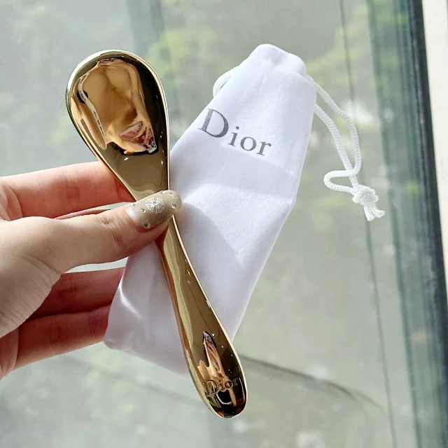 Dior's new Prestige Modeling Duo Petal Massager