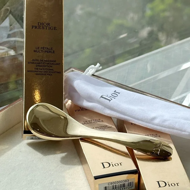 Dior's new Prestige Modeling Duo Petal Massager