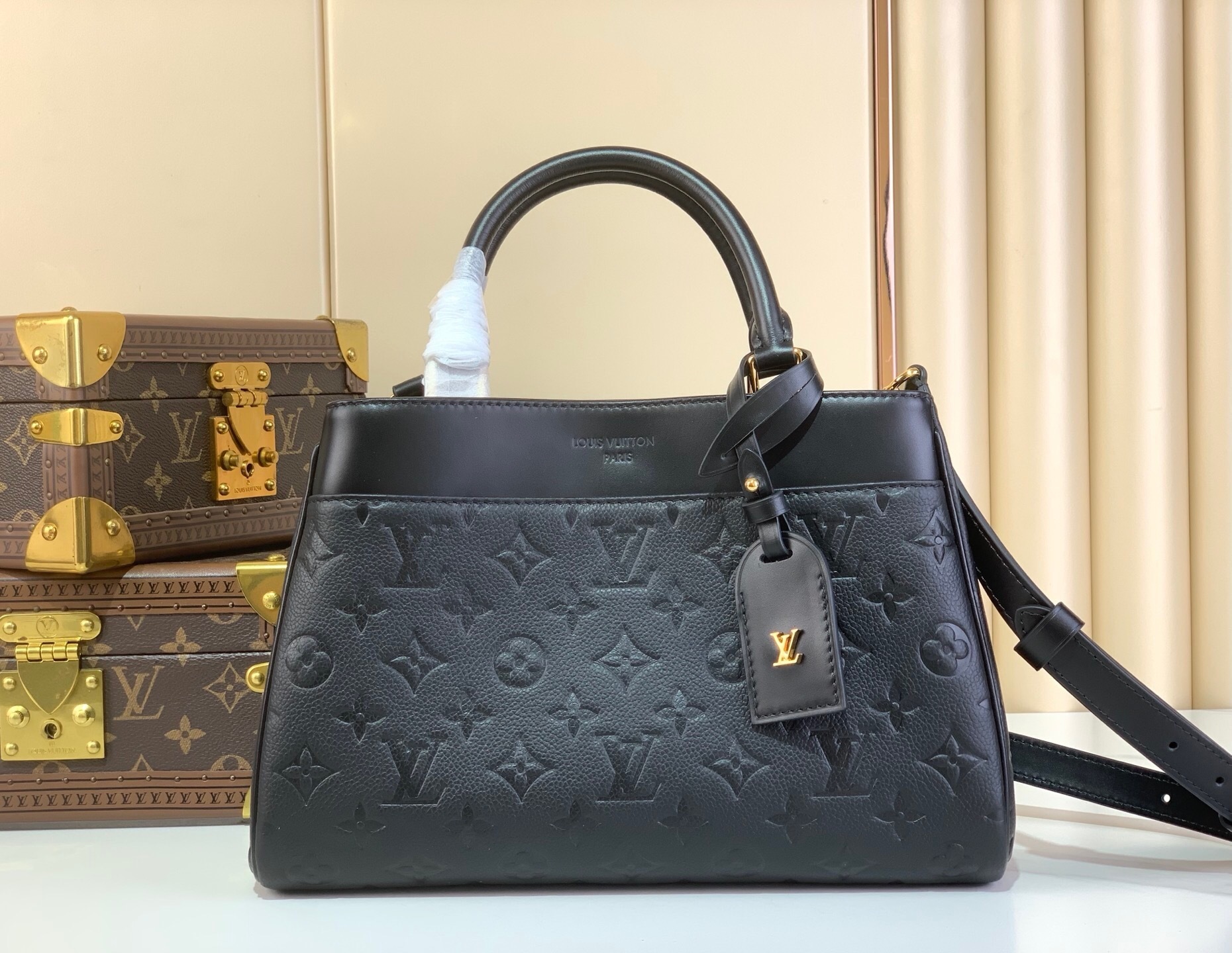 LV Avenue MM Monogram Empreinte Leather - Handbag