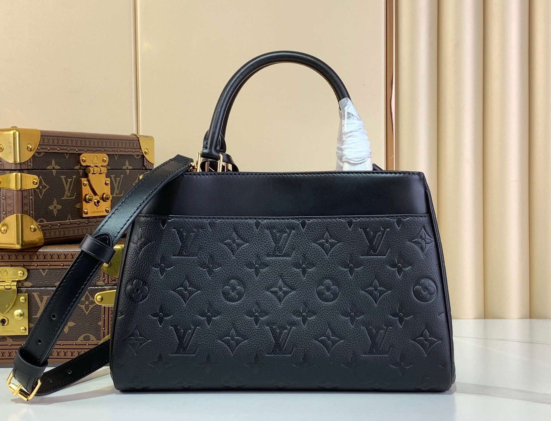 LV Avenue MM Monogram Empreinte Leather - Handbag