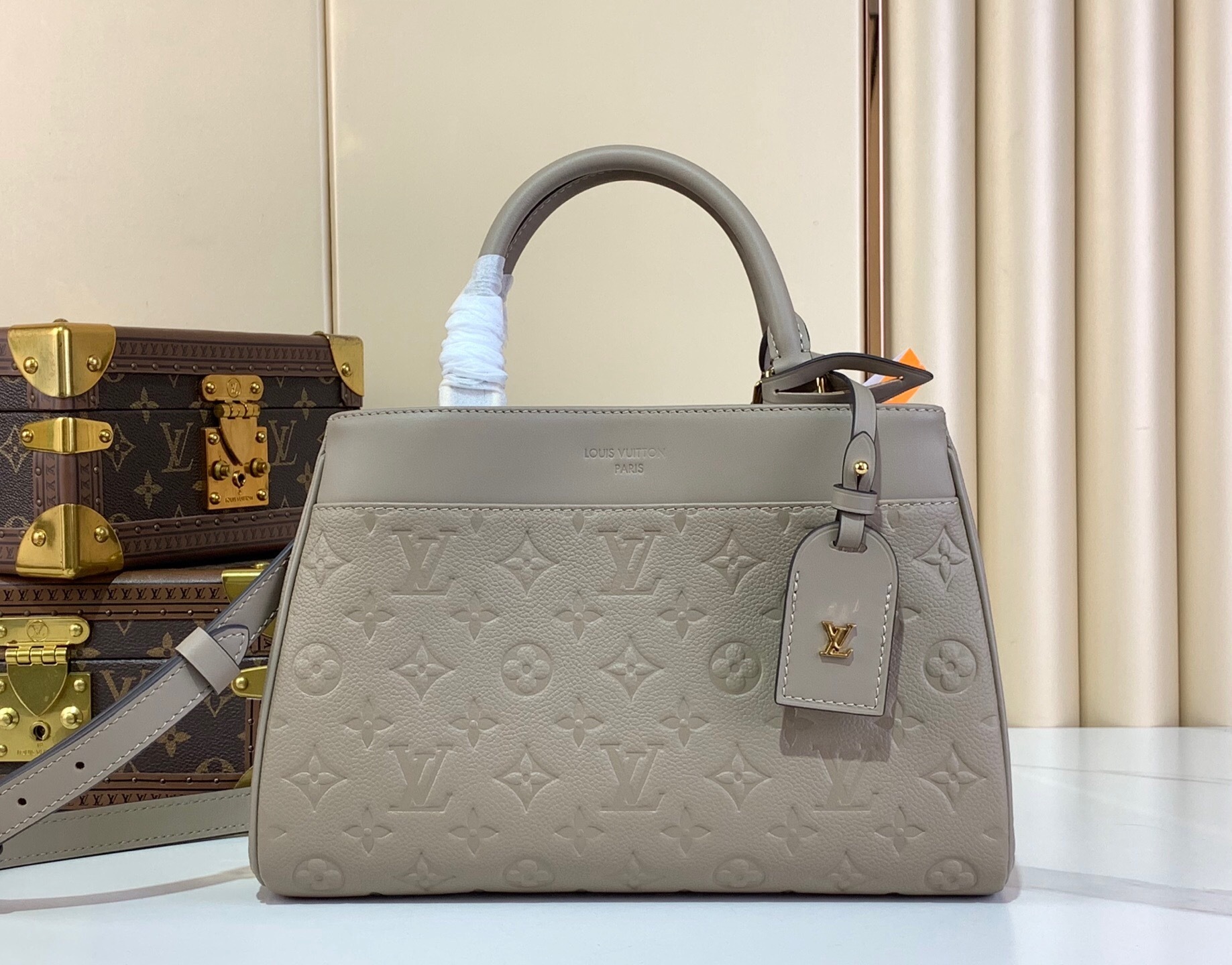 LV Avenue MM Monogram Empreinte Leather - Handbag