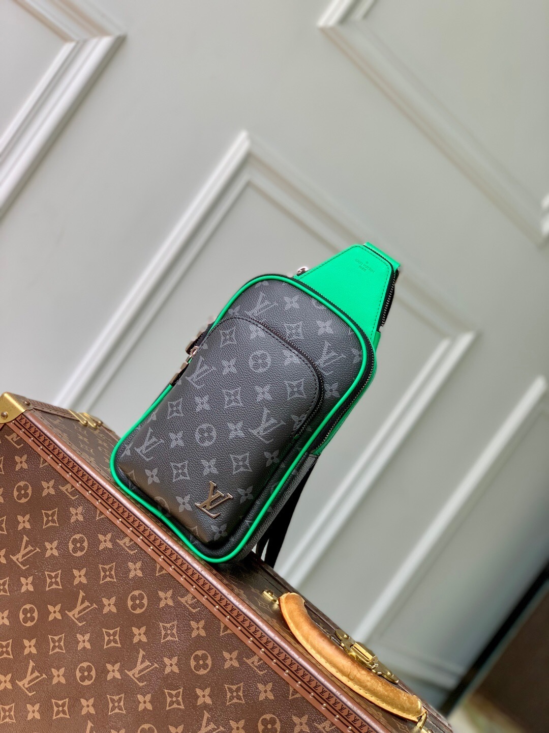 LV Avenue Slingbag PM bag