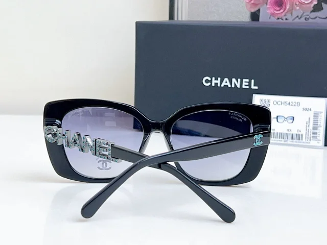 Chanel Sunglasses model CH5422