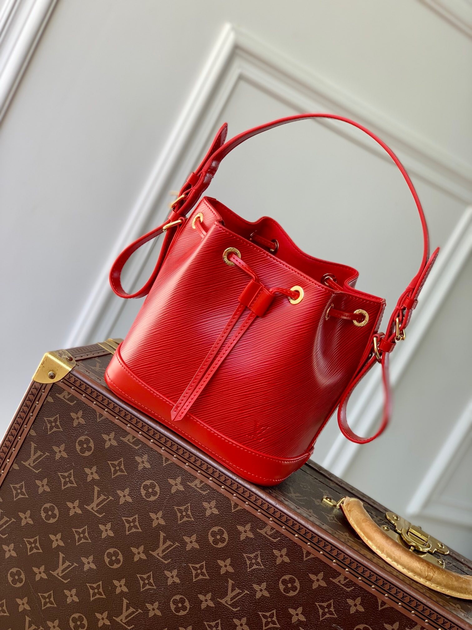 LV Epi Noe GM Bucket Bag Red