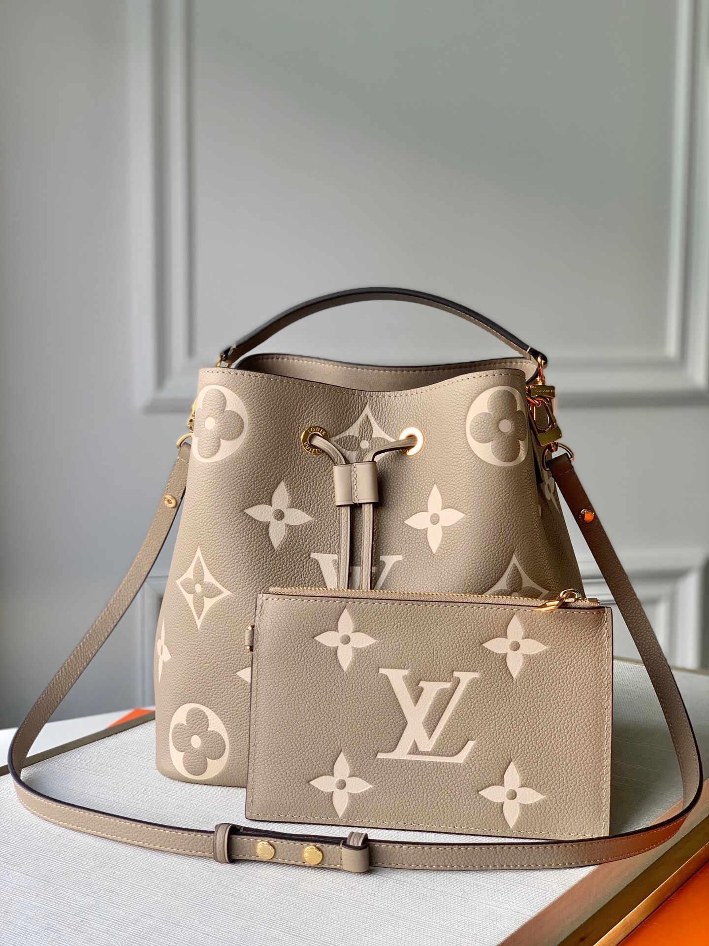 LV NeoNoe MM bucket bag