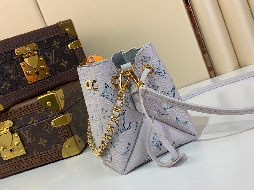 LV Pico Bella Mahina Leather bag