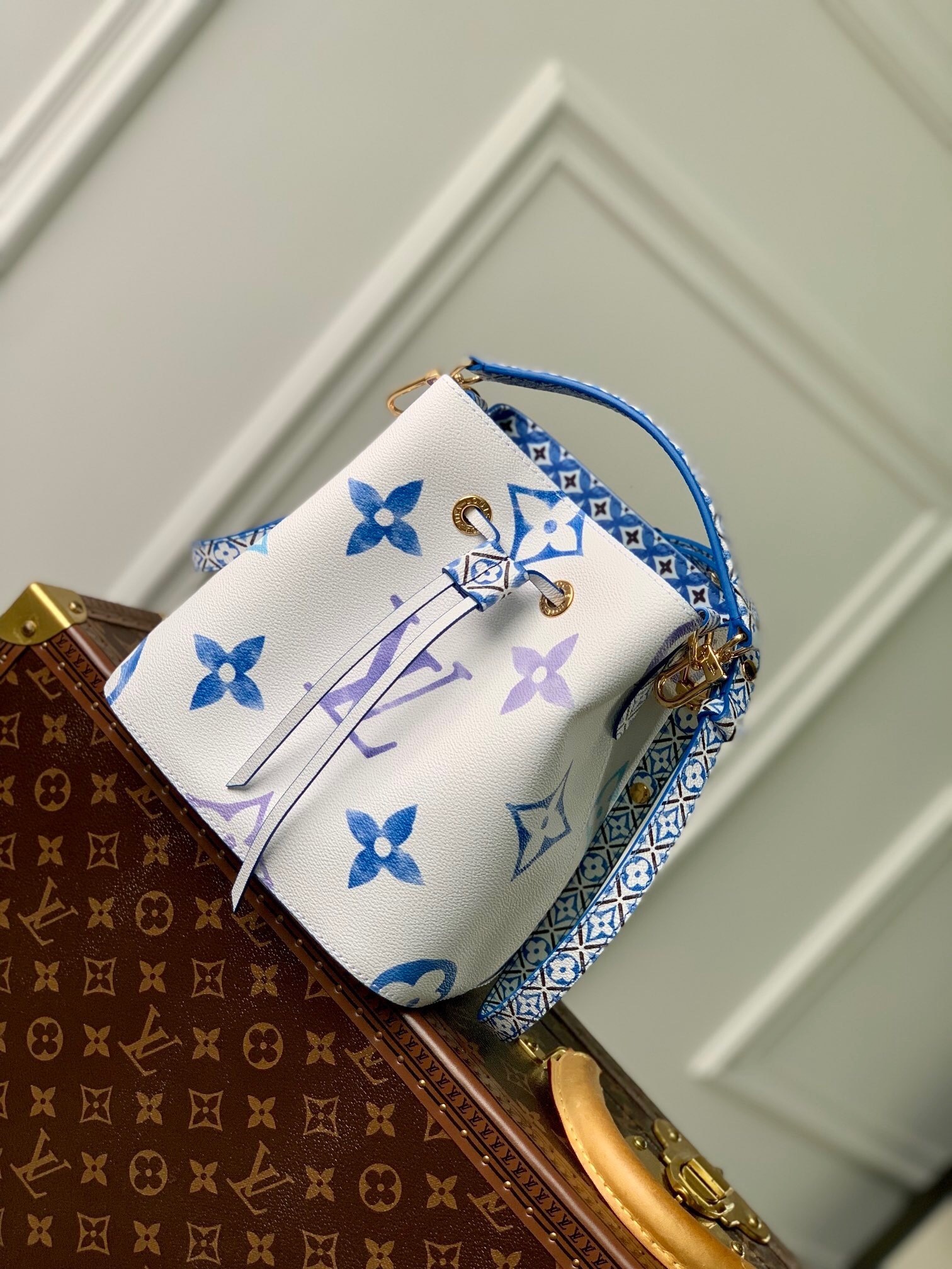 LV NeoNoe BB Monogram bag.