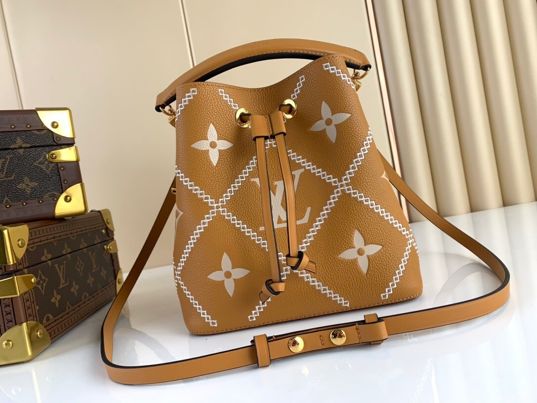 LV NeoNoe bucket bag