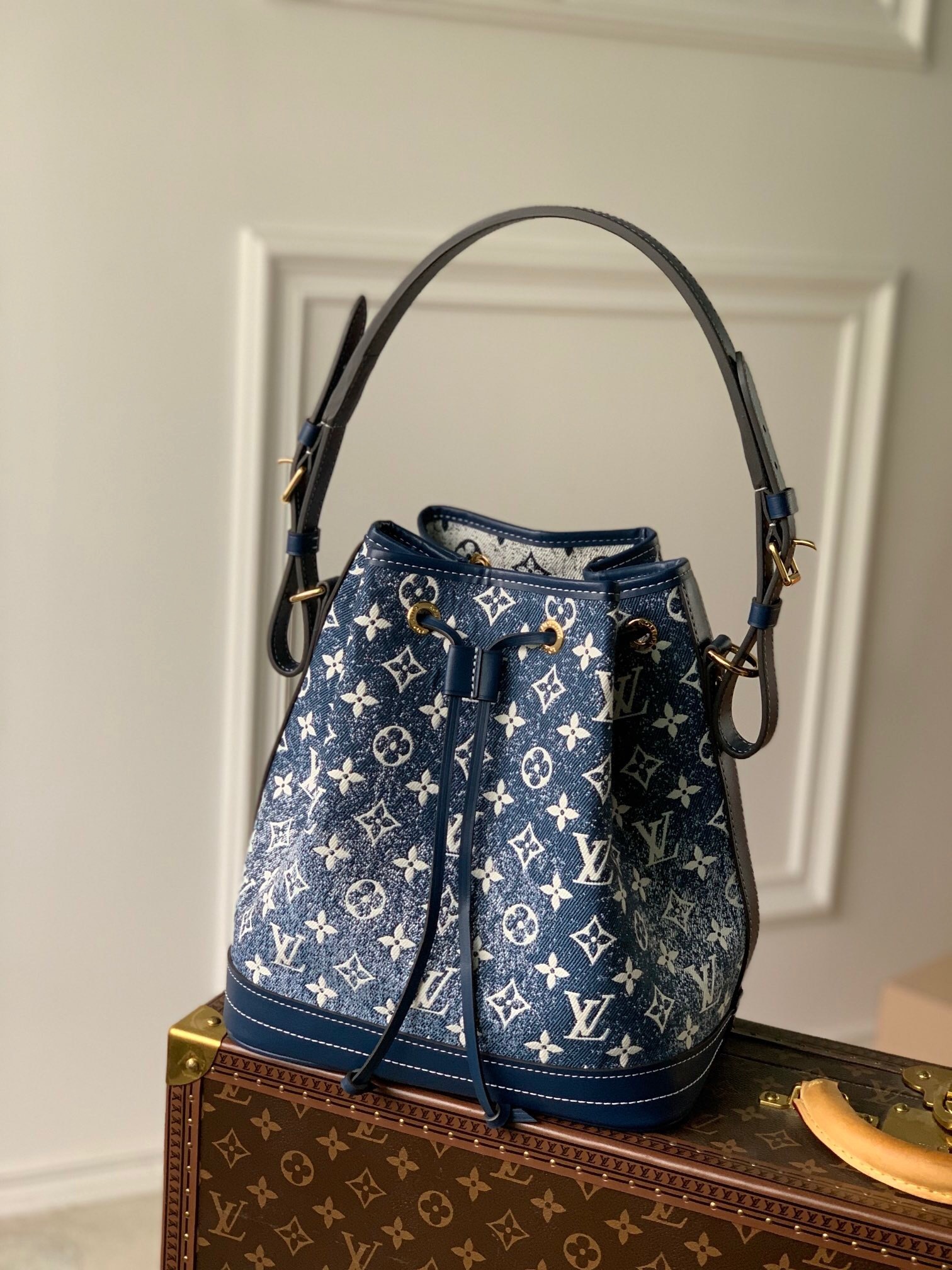 LV Petit Noe bucket bag