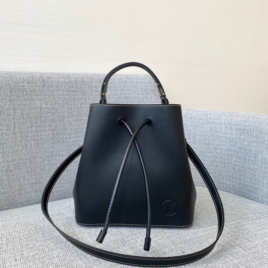 LV M45394 water tank bag Black