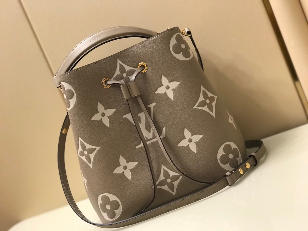 LV NéoNoé MM bucket bag